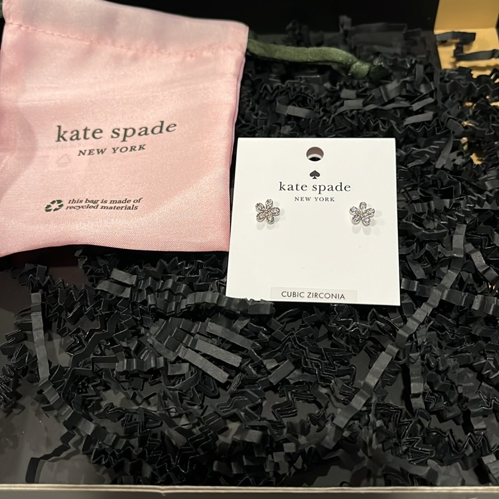 kate spade Silver Gleaming Gardenia Flower Studs/NWT - Picture 4 of 7
